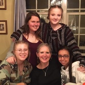 Meet your Posher, Lori